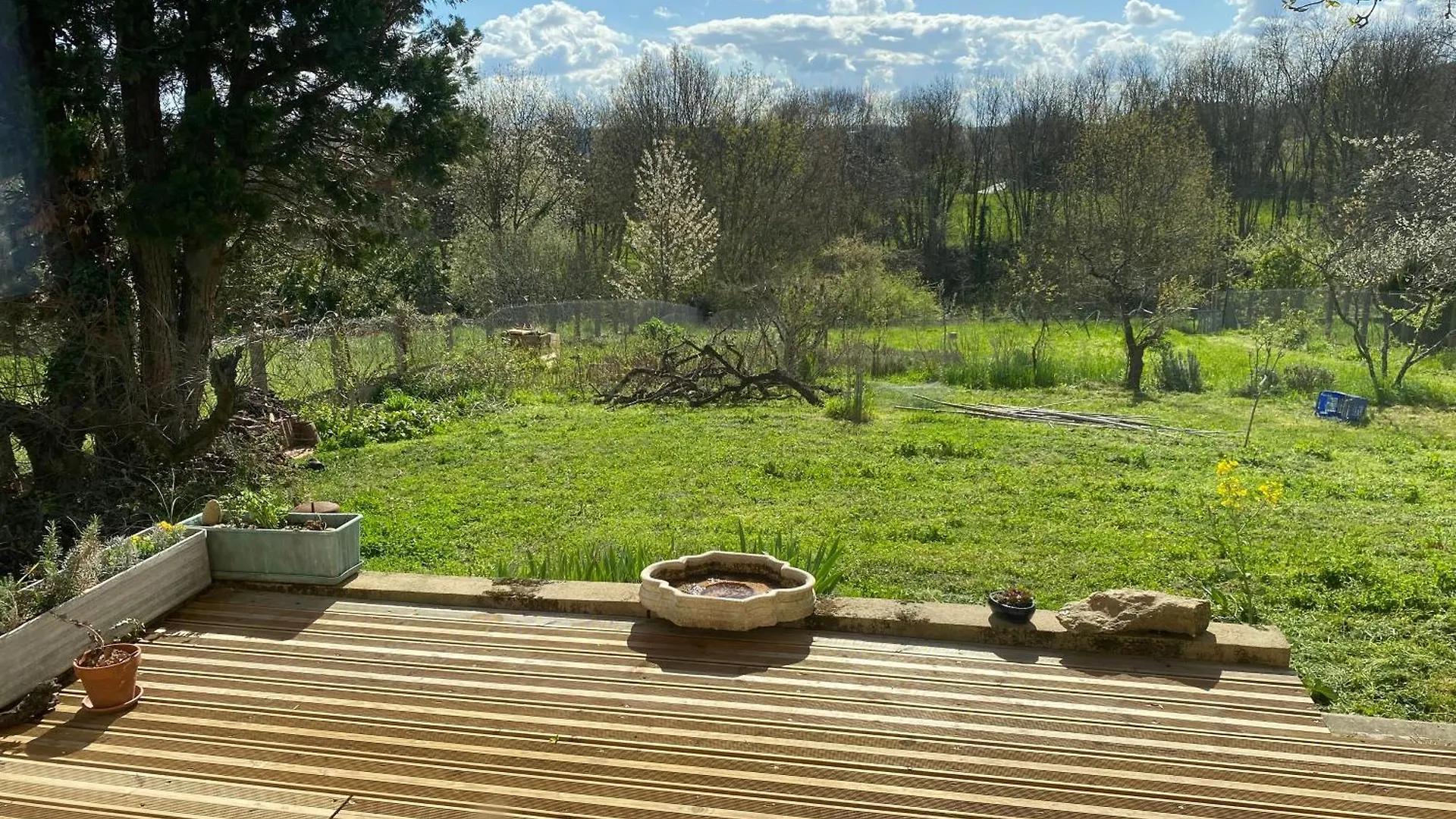 ゲストハウス Appartement Dans Un Ecrin De Verdure Terrasse Privee Saint-Germain-au-Mont-dʼOr